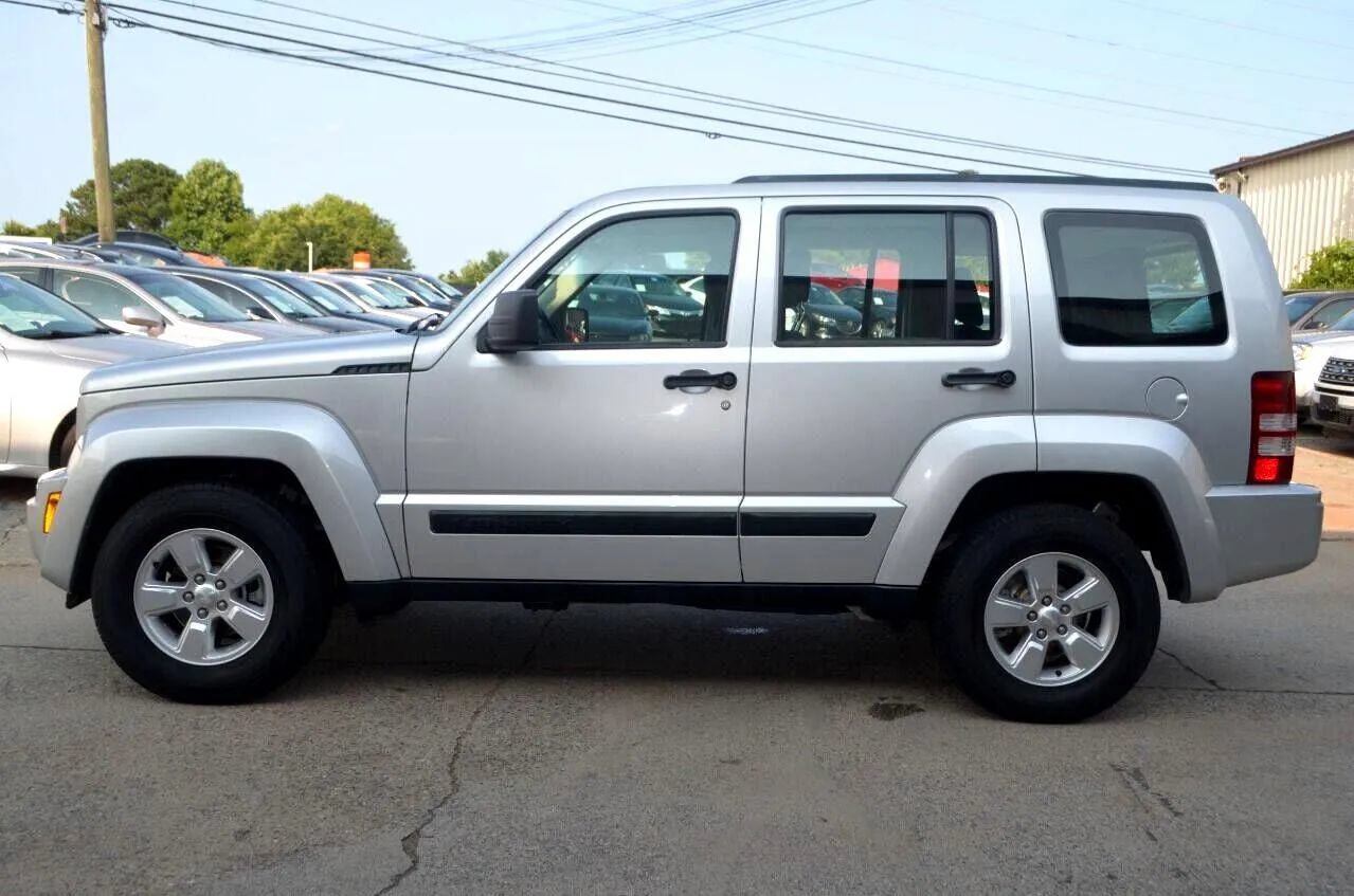 Used 2012 Jeep Liberty Sport RWD image 13