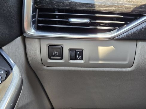 Used 2023 Cadillac XT4 Premium Luxury FWD image 24