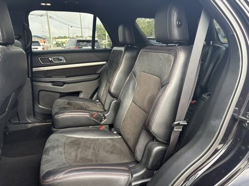 Certified 2019 Ford Explorer XLT w/ Equipment Group 202A image 17