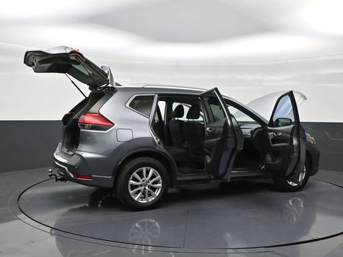 Used 2017 Nissan Rogue SV FWD image 28