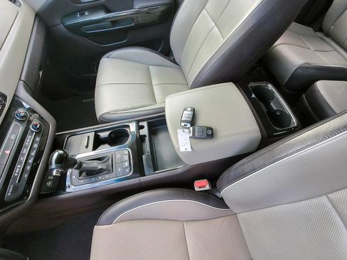 Used 2016 Kia Sedona SX Limited image 5