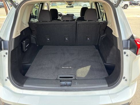 Used 2026 Nissan Rogue SV FWD image 32