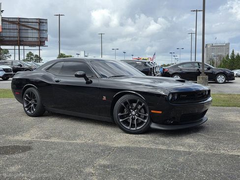 Used 2022 Dodge Challenger R/T Scat Pack w/ Driver Convenience Group image 2