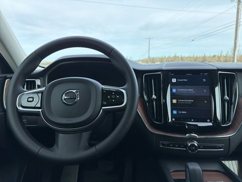 Used 2023 Volvo XC60 B5 Plus w/ Protection Package Premier AWD/4WD image 10