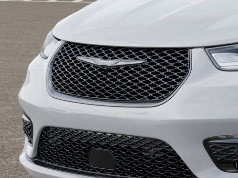 New 2025 Chrysler Pacifica Limited image 11