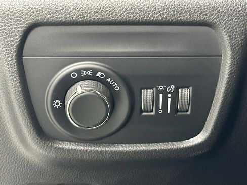 Used 2023 Jeep Grand Cherokee Altitude image 10