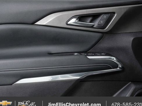 Certified 2025 Chevrolet Traverse LT FWD image 6
