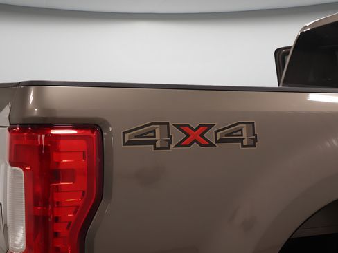 Used 2019 Ford F250 Lariat w/ Lariat Ultimate Package AWD/4WD image 37