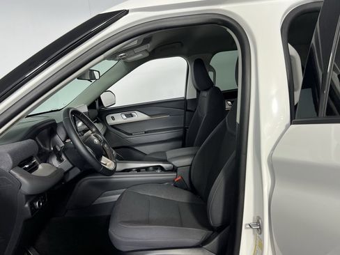 Used 2025 Ford Explorer Active image 22