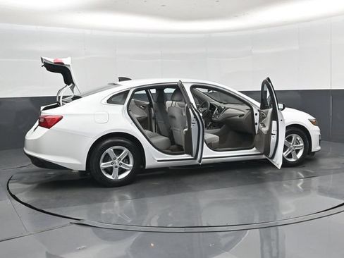 Used 2021 Chevrolet Malibu LS FWD image 56