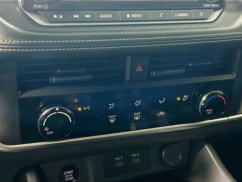 Used 2024 Nissan Rogue S FWD image 27