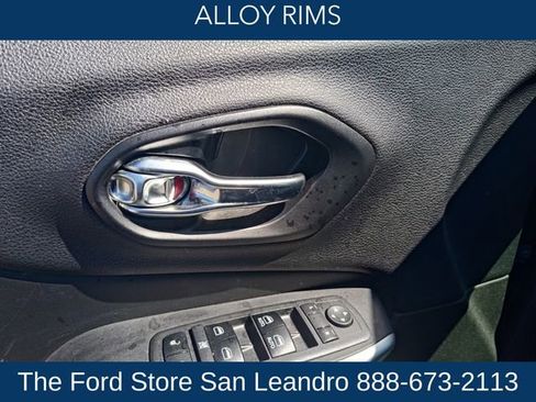 Used 2018 Jeep Cherokee Latitude Plus FWD image 9