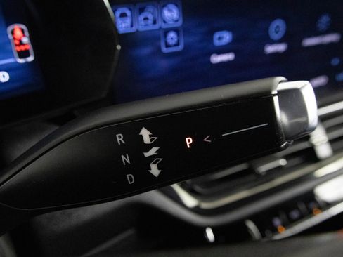 Used 2024 Chevrolet Equinox EV RS image 26