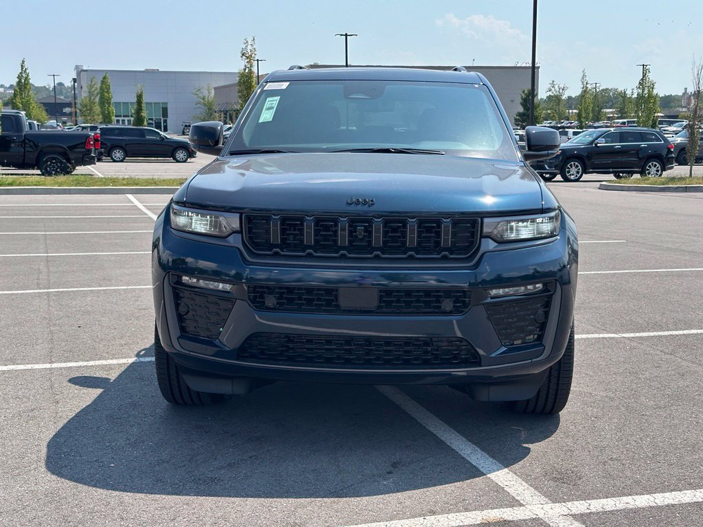 New 2027 Jeep Grand Cherokee Limited AWD/4WD image 2