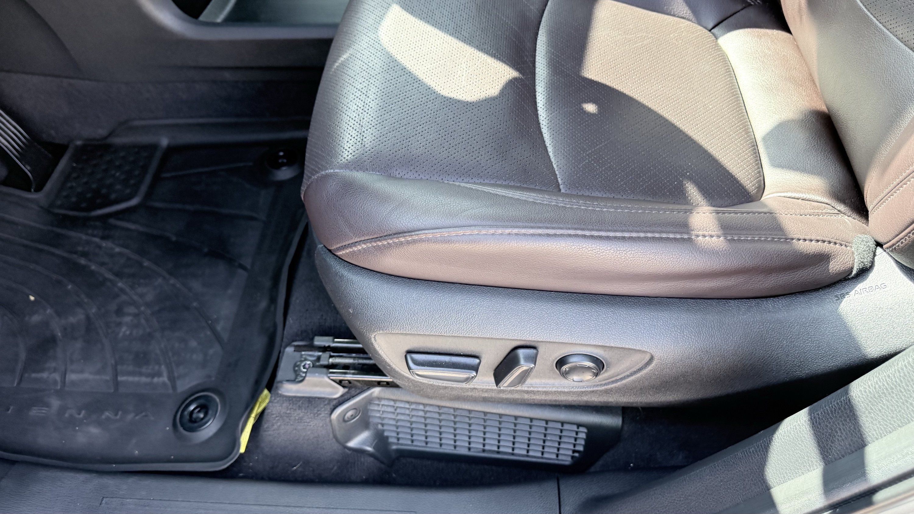 Used 2022 Toyota Sienna Platinum FWD image 26