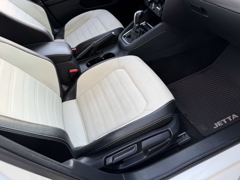 Used 2016 Volkswagen Jetta Sport w/ Lighting Package image 11