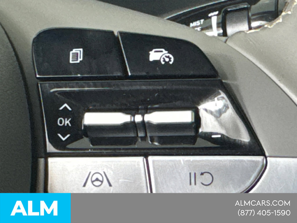 Used 2025 Hyundai Elantra Sport FWD image 29