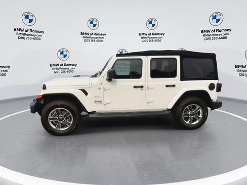 Used 2018 Jeep Wrangler Unlimited Sahara AWD/4WD image 5