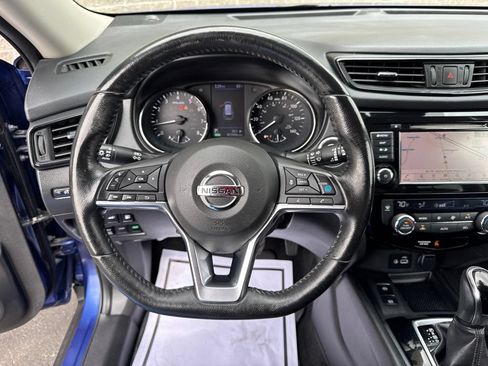 Used 2019 Nissan Rogue SV w/ Premium Package AWD/4WD image 17