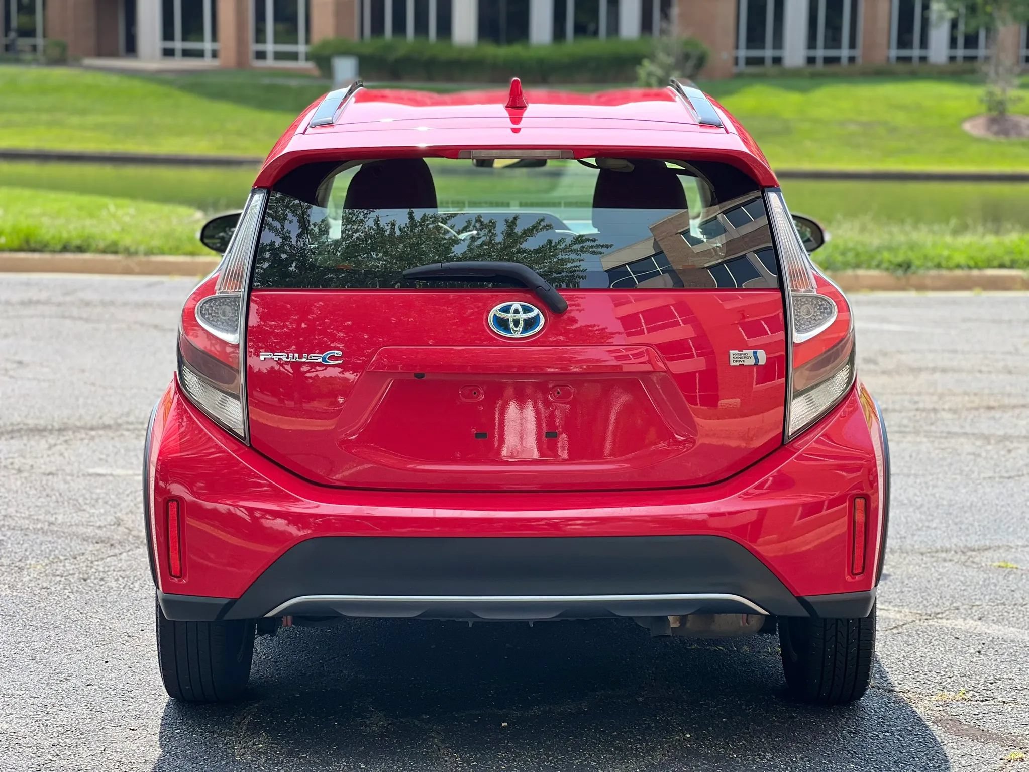 Used 2018 Toyota Prius C Two FWD image 4