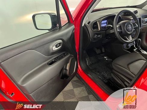 Used 2023 Jeep Renegade Latitude AWD/4WD image 14