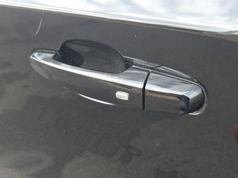 Used 2022 Chevrolet Traverse LT image 24