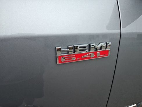 Used 2022 RAM 2500 Tradesman w/ Chrome Appearance Group AWD/4WD image 32