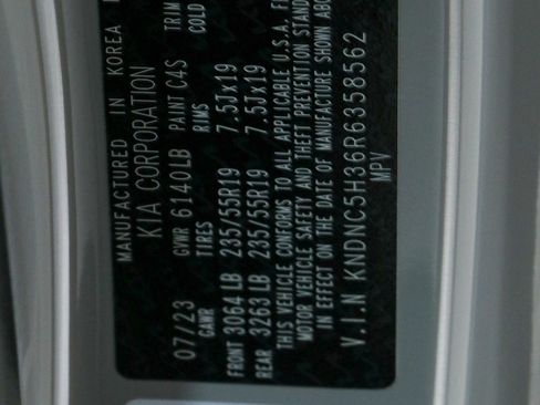 Used 2024 Kia Carnival EX FWD image 34
