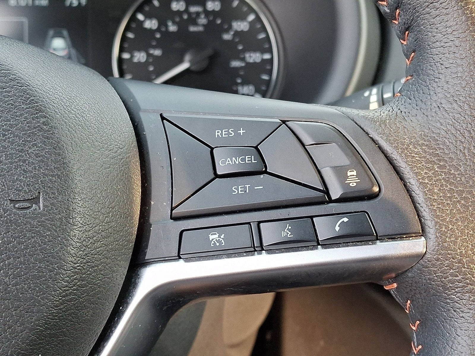 Used 2023 Nissan Kicks SR w/ SR Premium Package FWD image 25