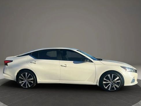 Used 2020 Nissan Altima 2.5 SR w/ Premium Package image 4