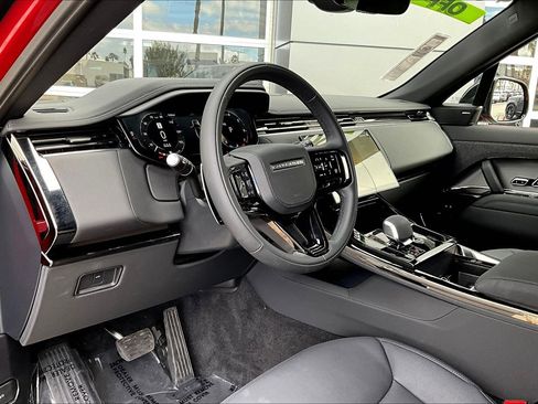 Used 2025 Land Rover Range Rover Sport SE image 14