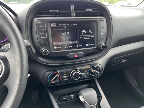 Used 2025 Kia Soul LX w/ LX Technology Package FWD image 17