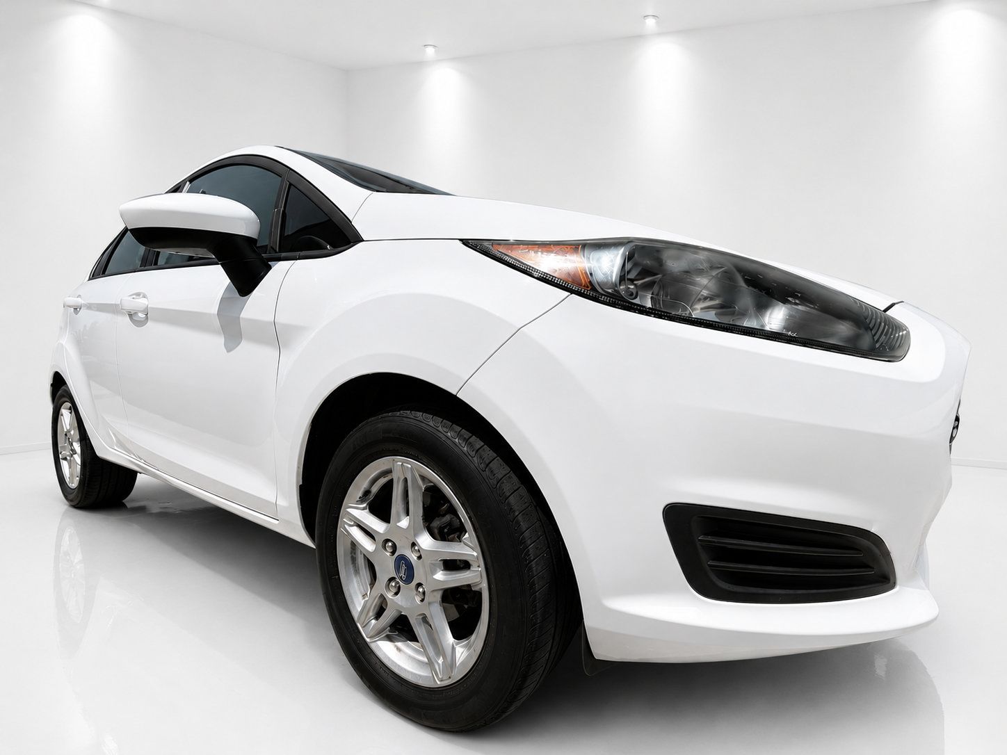Used 2019 Ford Fiesta SE FWD image 2