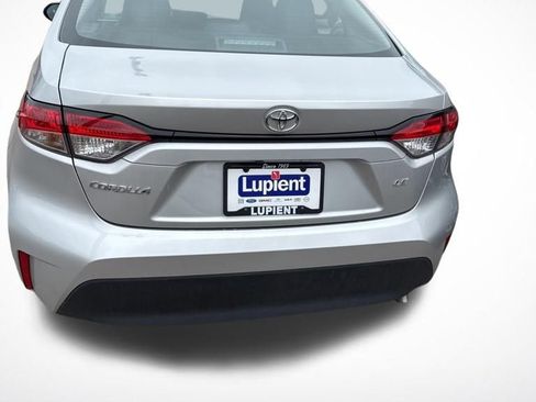 Used 2025 Toyota Corolla LE image 4