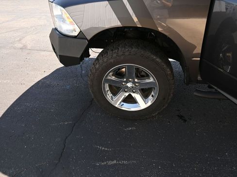 Used 2017 RAM 1500 Express w/ Express Value Package AWD/4WD image 23