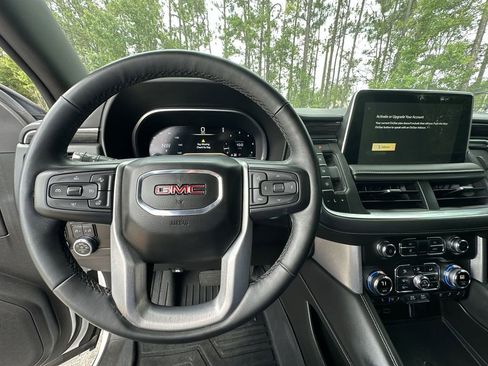 Certified 2023 GMC Yukon SLT w/ SLT Premium Package AWD/4WD image 11