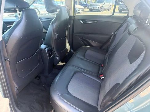 Used 2024 Kia Niro EX Touring FWD image 8