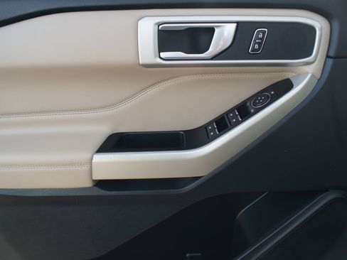 Used 2021 Ford Explorer XLT w/ Equipment Group 202A image 29