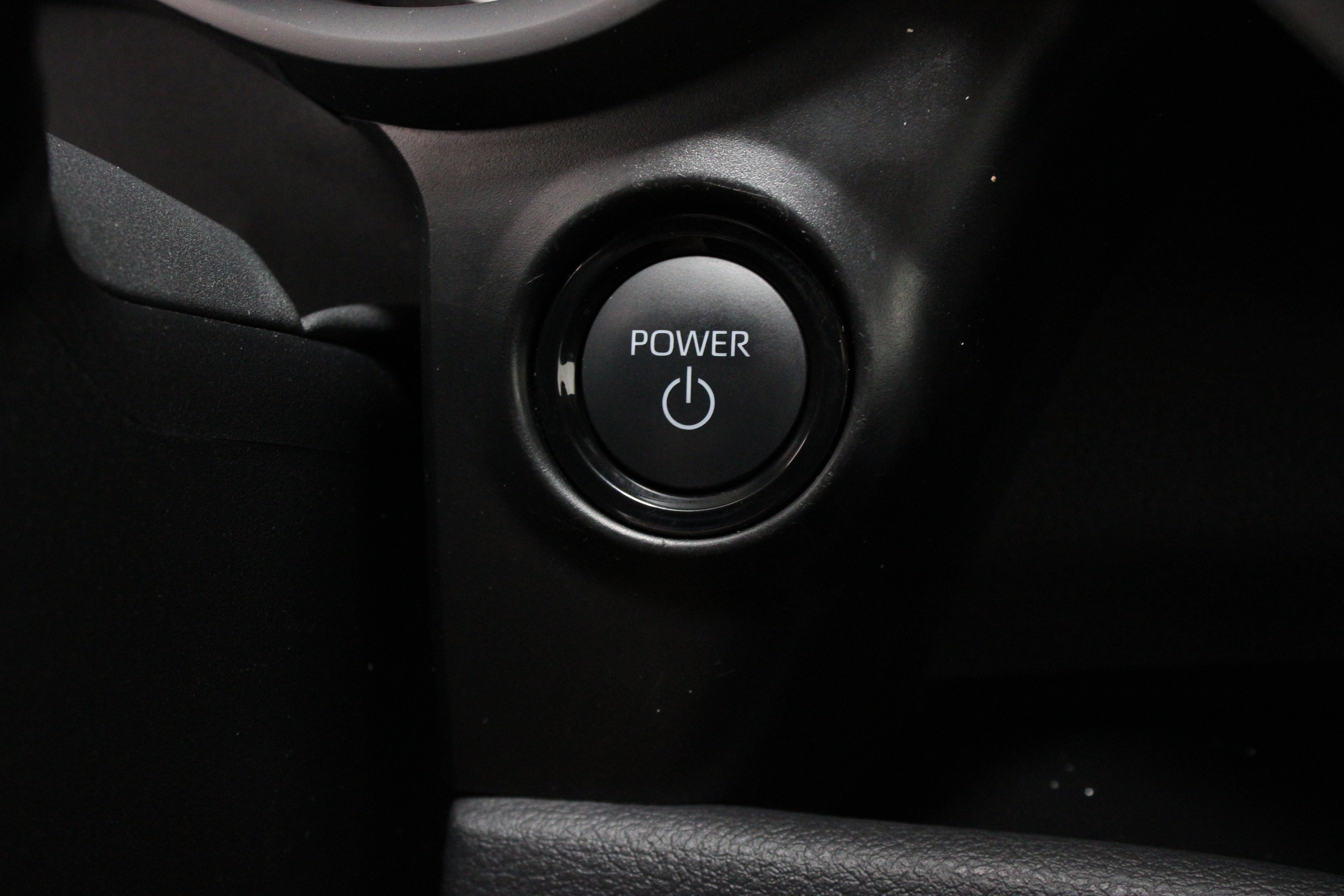 Certified 2025 Toyota Sienna XLE Woodland Edition AWD/4WD image 18