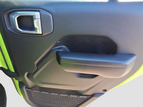Used 2021 Jeep Gladiator Willys image 11