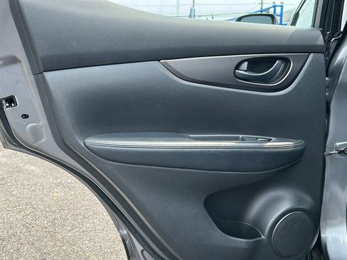 Used 2019 Nissan Rogue Sport S image 19