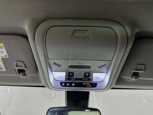 Used 2020 Chevrolet Equinox LT image 18