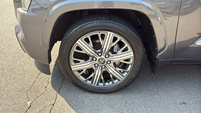 Used 2024 Toyota Sequoia Capstone AWD/4WD image 8
