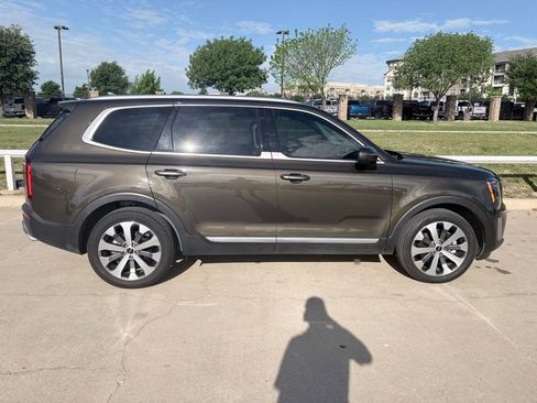 Used 2022 Kia Telluride S image 3