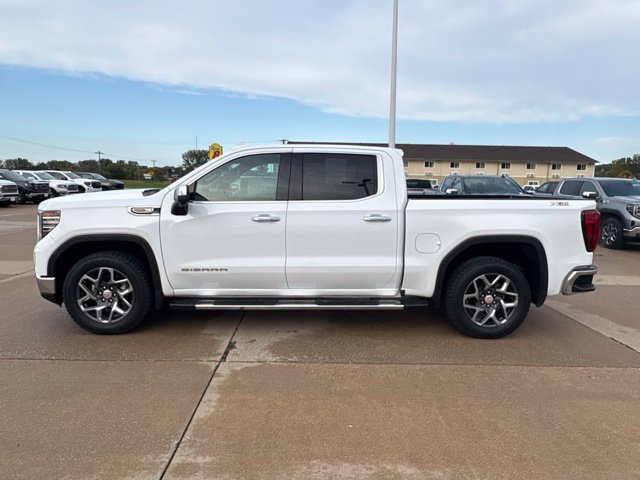 Used 2024 GMC Sierra 1500 SLT w/ SLT Premium Plus Package AWD/4WD image 10