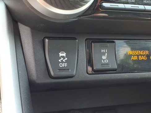 Used 2022 Toyota RAV4 XLE Premium AWD/4WD image 15