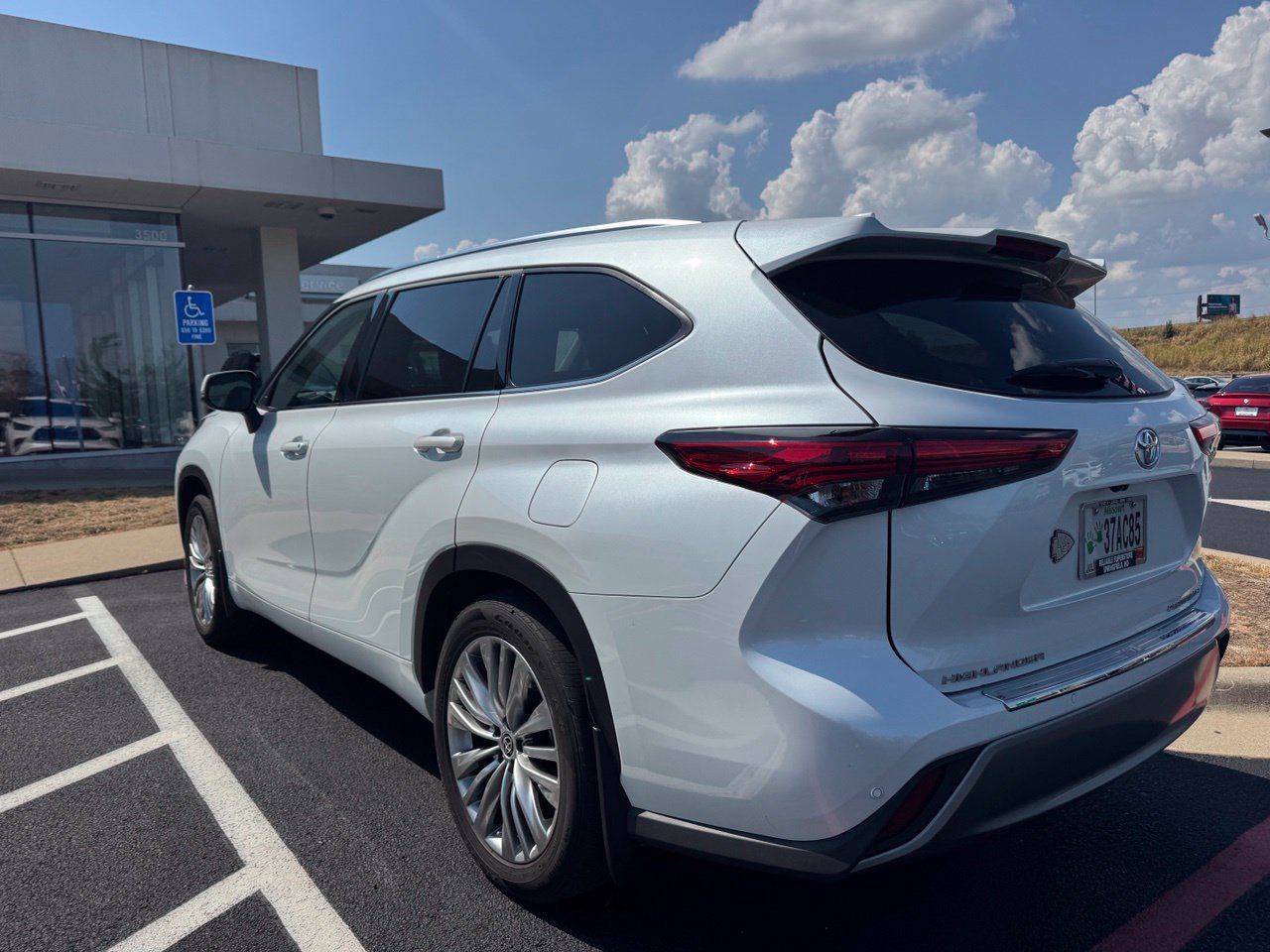 Used 2022 Toyota Highlander Platinum AWD/4WD image 4