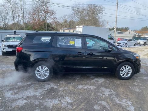 Used 2018 Kia Sedona L image 4