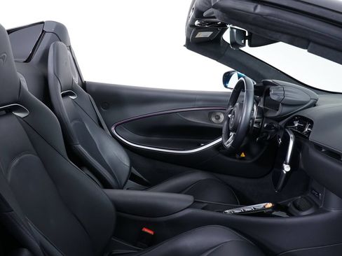 Used 2025 McLaren Artura Spider RWD image 28
