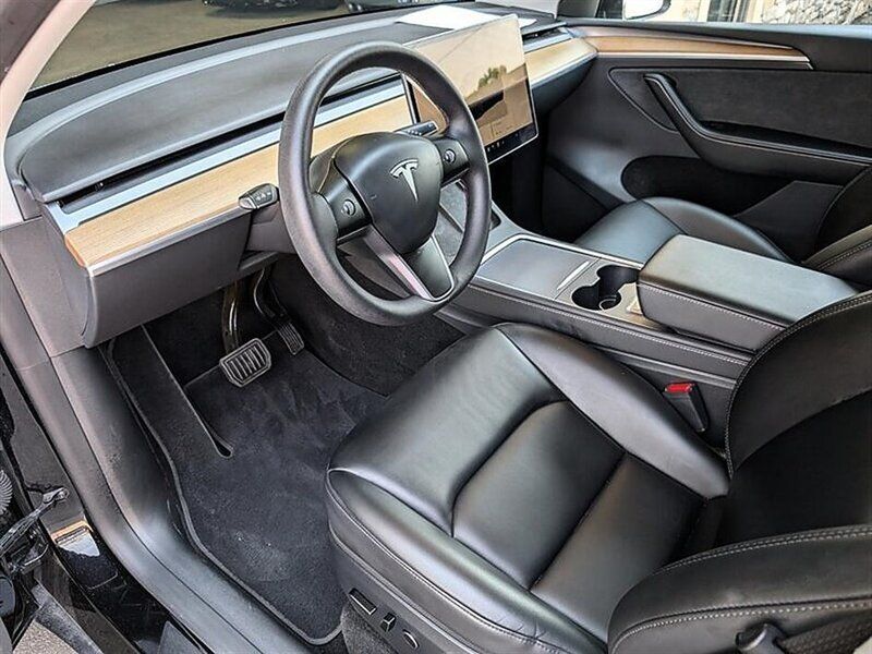 Used 2023 Tesla Model Y Long Range AWD/4WD image 2